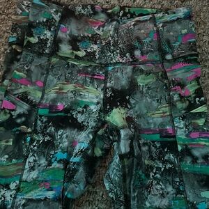 Lululemon women size 4 paint splatters pattern leggings with pockets